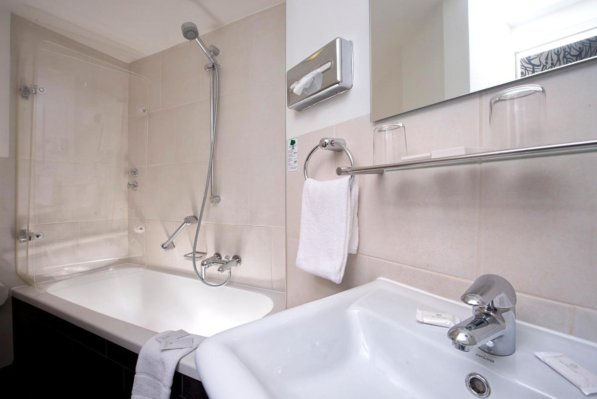 Double Room,1439788318:JPEG
