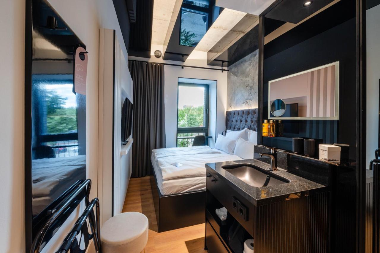 Double Room,1472734945:JPEG