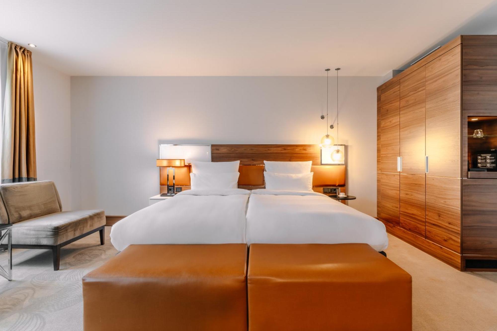 King Extra Large Room or Family Room