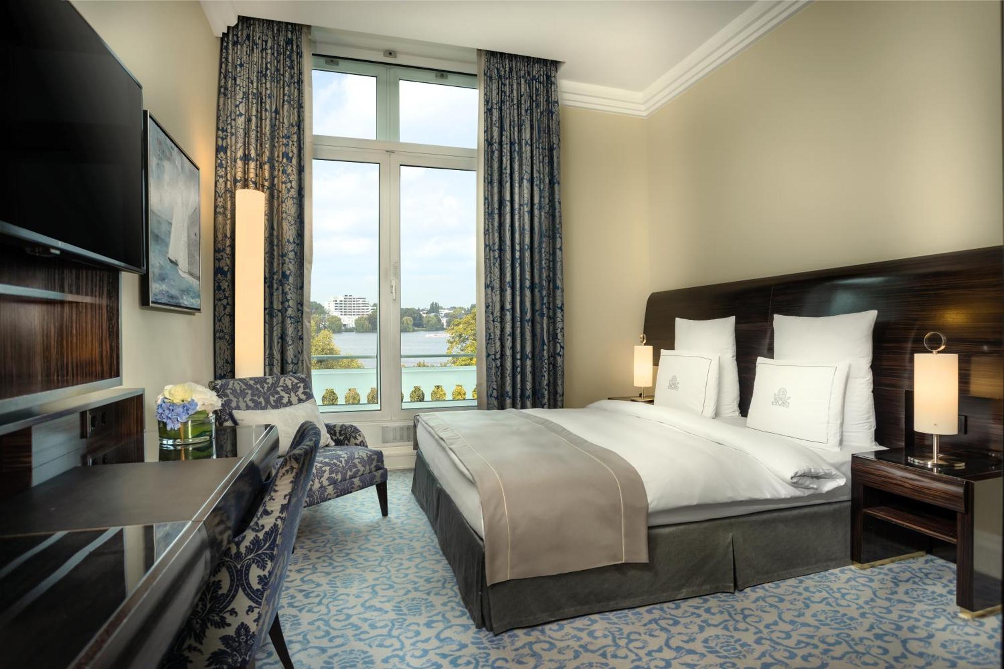 Superior Lake View, Guest Room with 1 King, Lake view,1613413266:JPEG